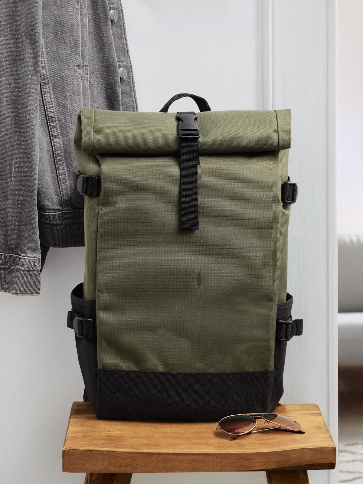 Roll-Top Rucksack in Militärgrün, Beispielbild
