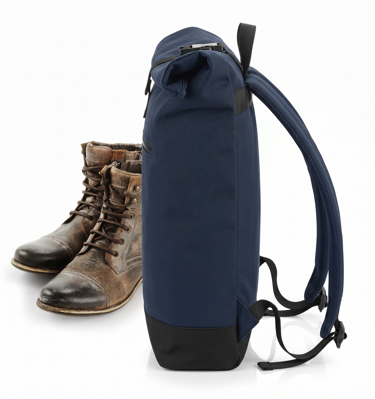 Roll-Top Rucksack in Navy, seitlich